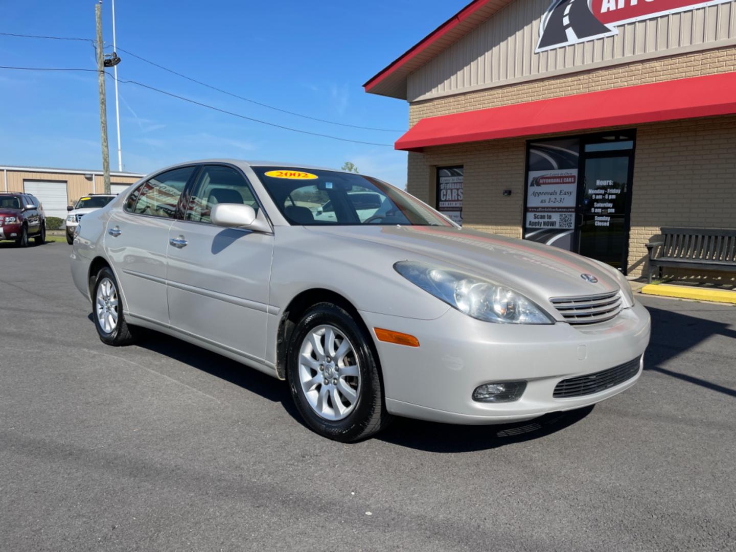 2002 Silver Lexus ES (JTHBF30GX20) with an V6, 3.0 Liter engine, Automatic, 5-Spd w/Overdrive transmission, located at 8008 Warden Rd, Sherwood, AR, 72120, (501) 801-6100, 34.830078, -92.186684 - Photo#1